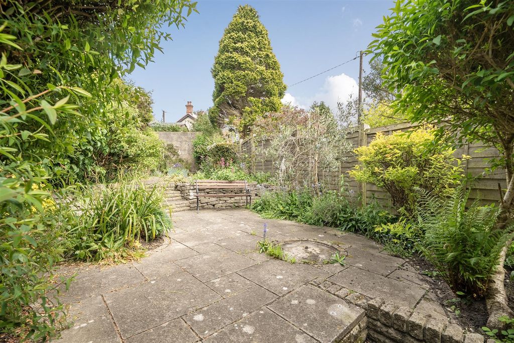 Property photo 3 of 22 Garden