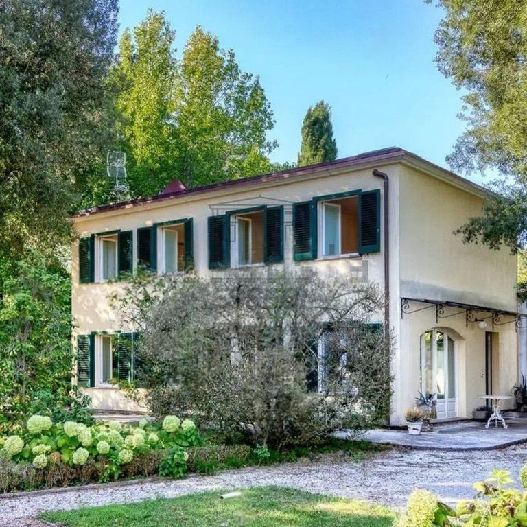 Property photo 1 of 10 Charming Villa In Lucca, Heart Of Tuscany