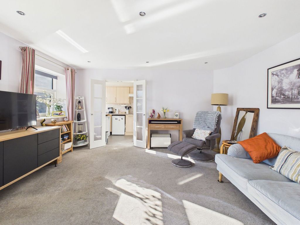 Property photo 3 of 11