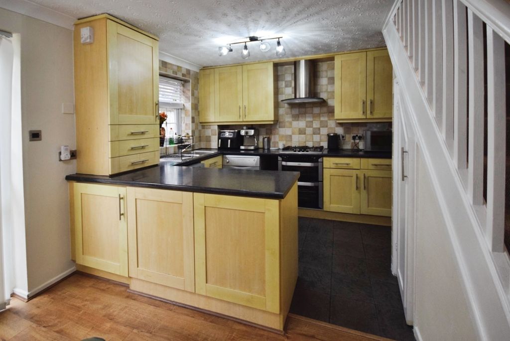 Property photo 2 of 11 Hook Kitchen
