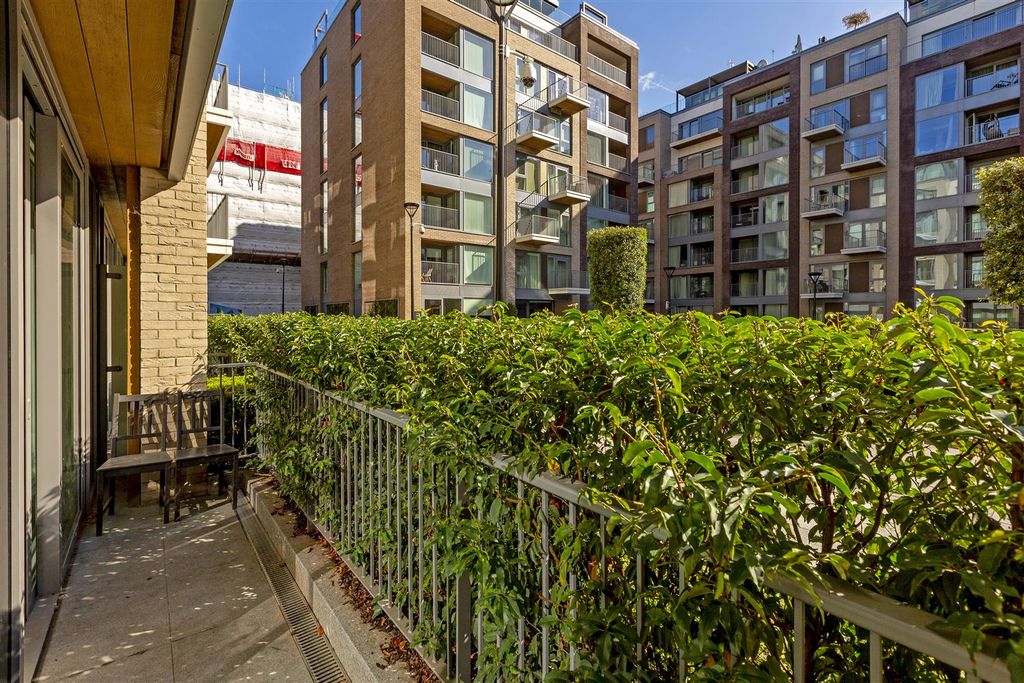 Property photo 3 of 14 Balcony