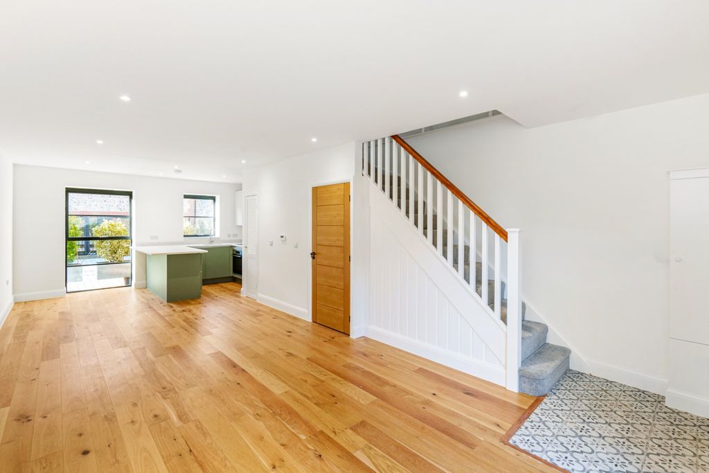 Property photo 2 of 17 3873794