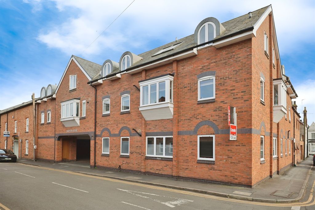 Property photo 2 of 11