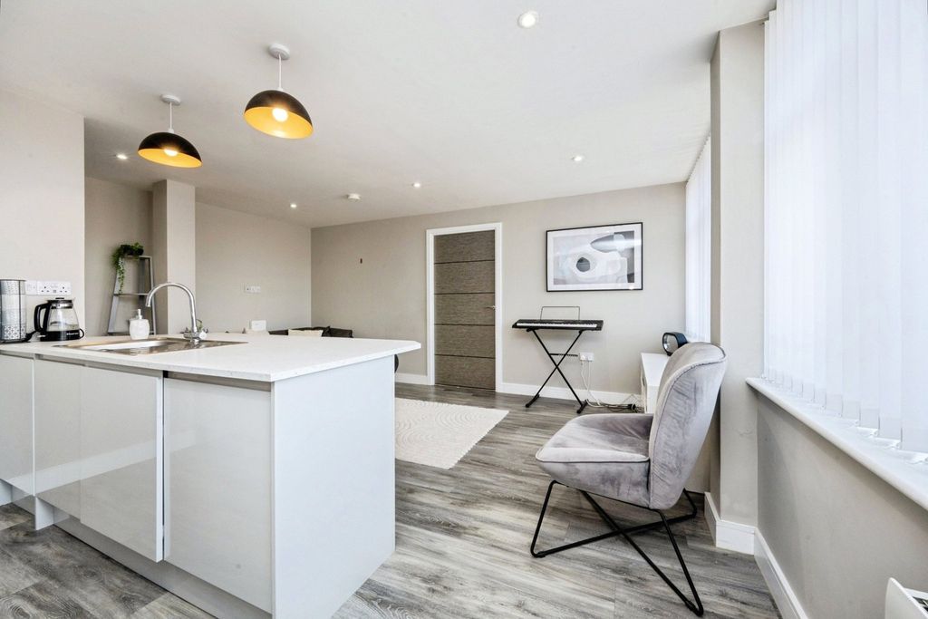 Property photo 2 of 17 Picture No. 09