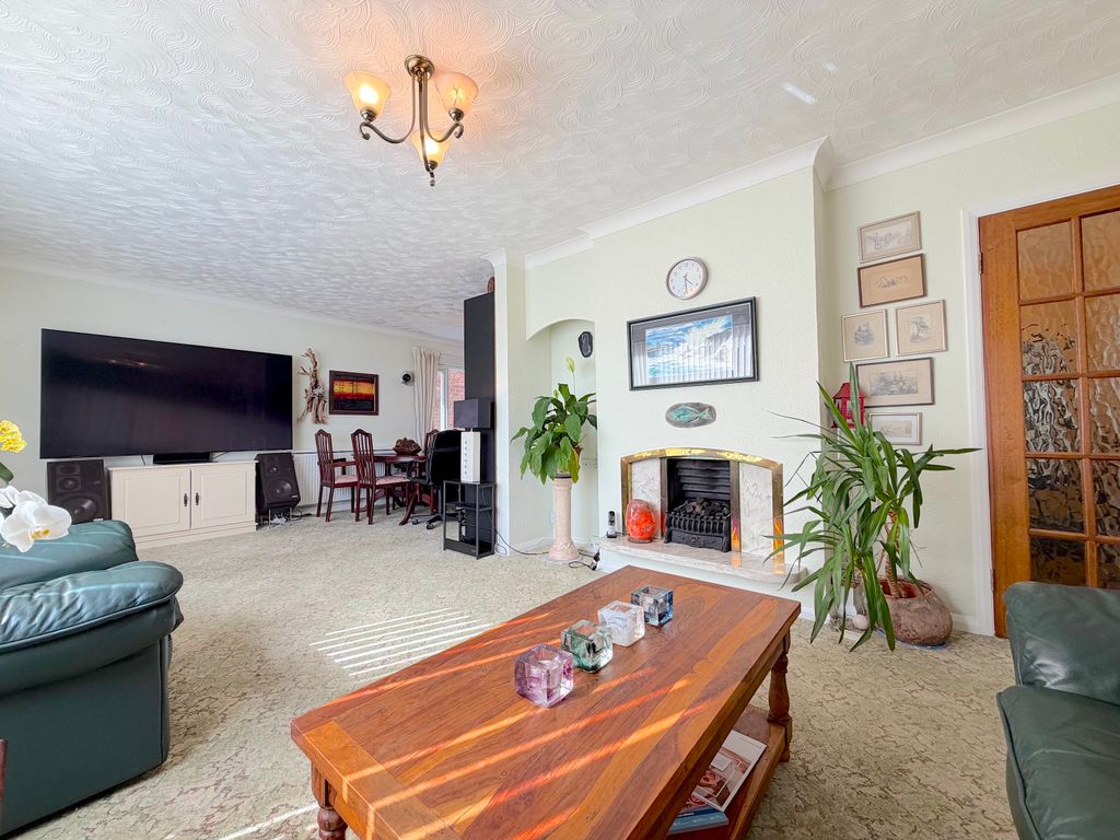 Property photo 2 of 28