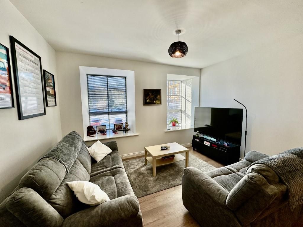 Property photo 1 of 12 Lounge