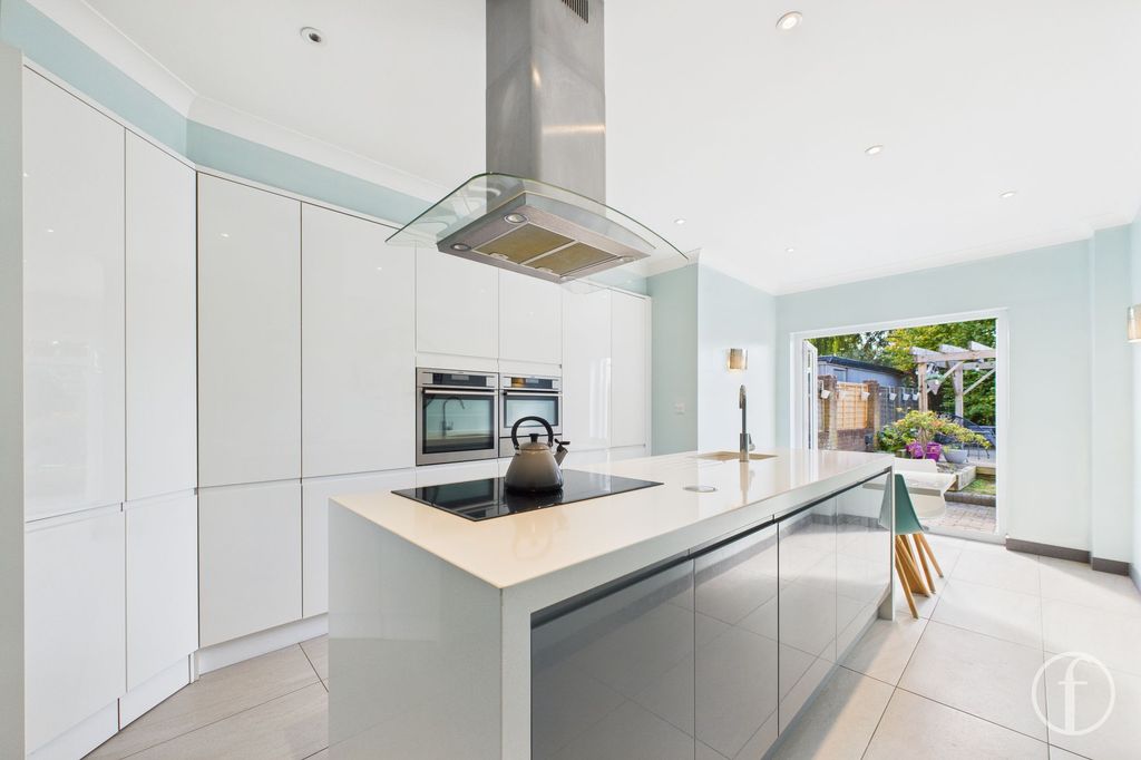 Property photo 2 of 22