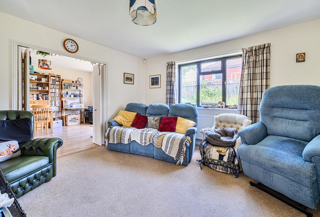 Property photo 2 of 18 1455269-16-6A22Ef...