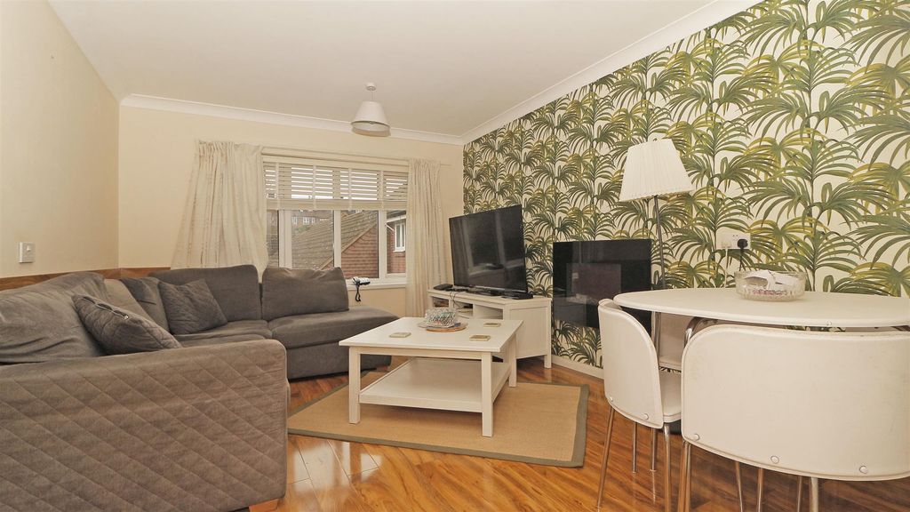 Property photo 2 of 7 Lounge/Diner