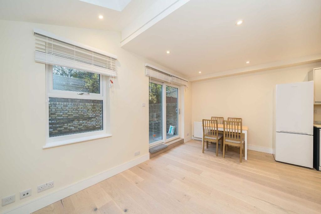 Property photo 2 of 8