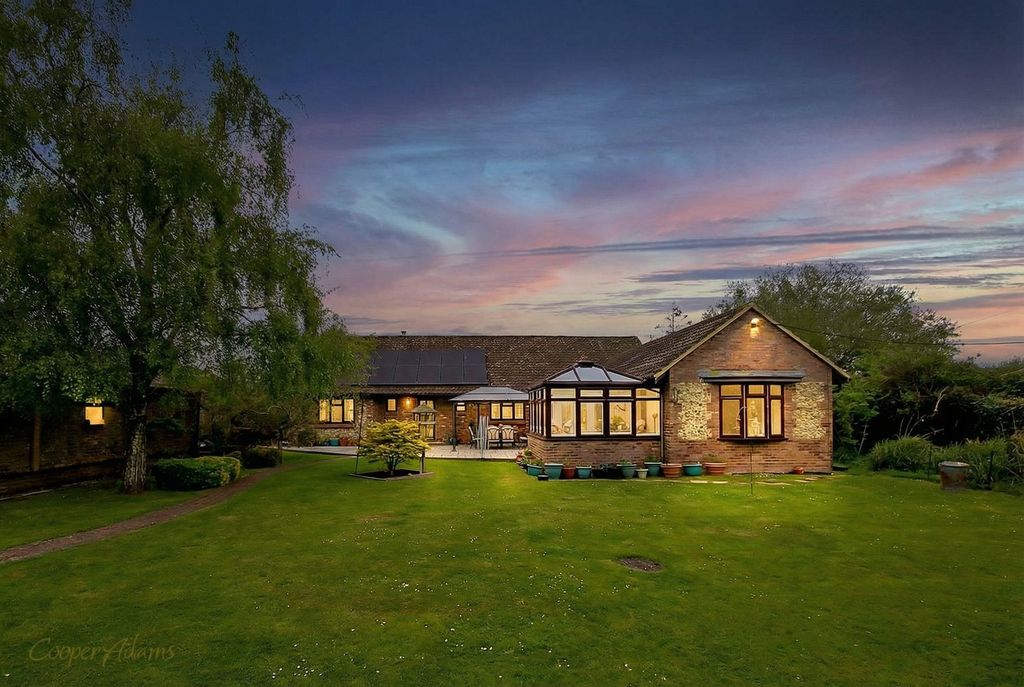 Property photo 1 of 17 Twilight