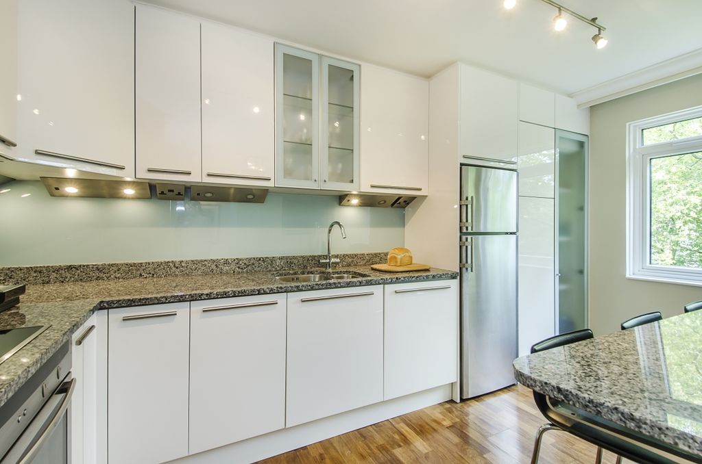Property photo 2 of 11 Kitchen