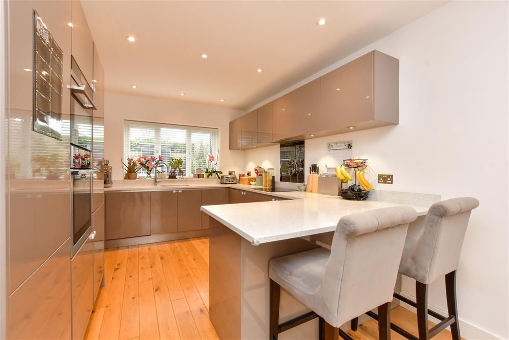 Property photo 2 of 19 Kitchen / Breakfast Room