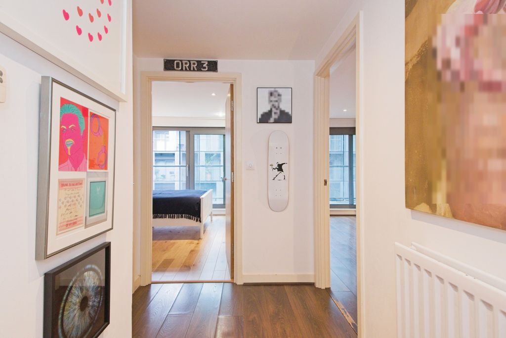 Property photo 2 of 16 Entrance Hall