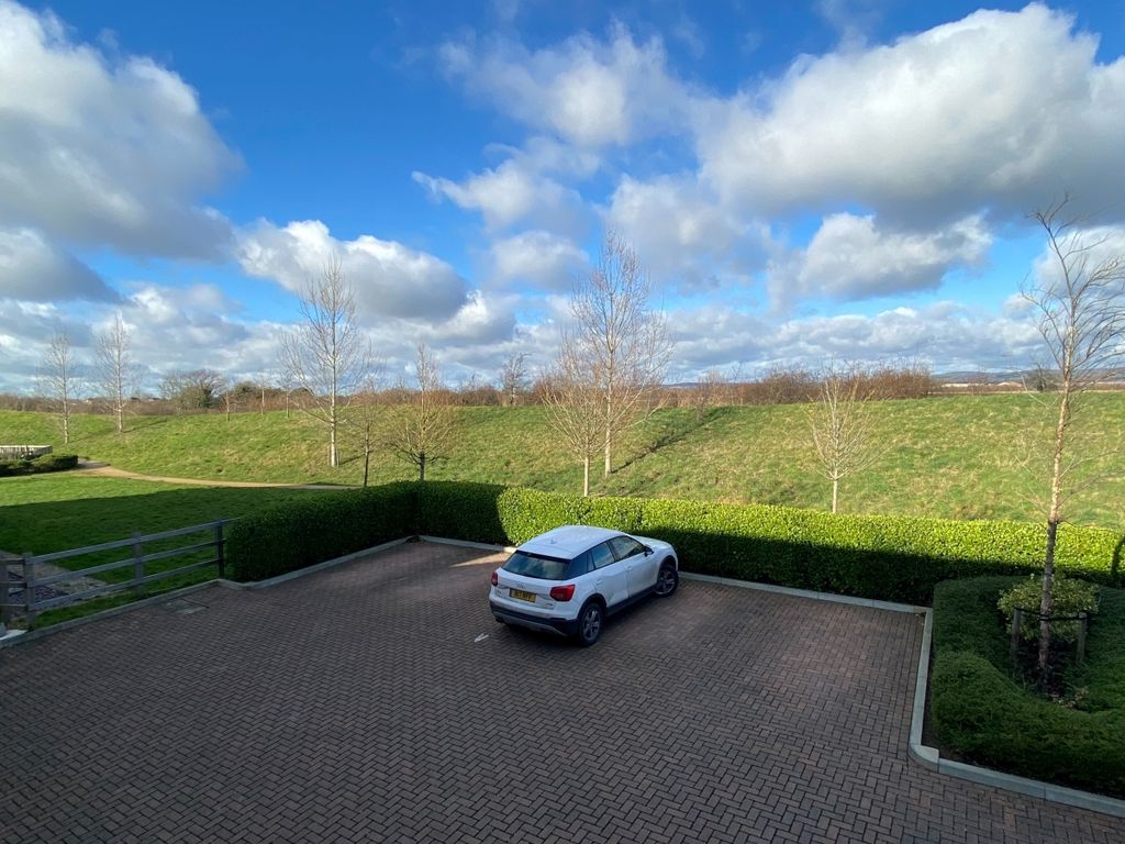 Property photo 2 of 10 Crossfields View