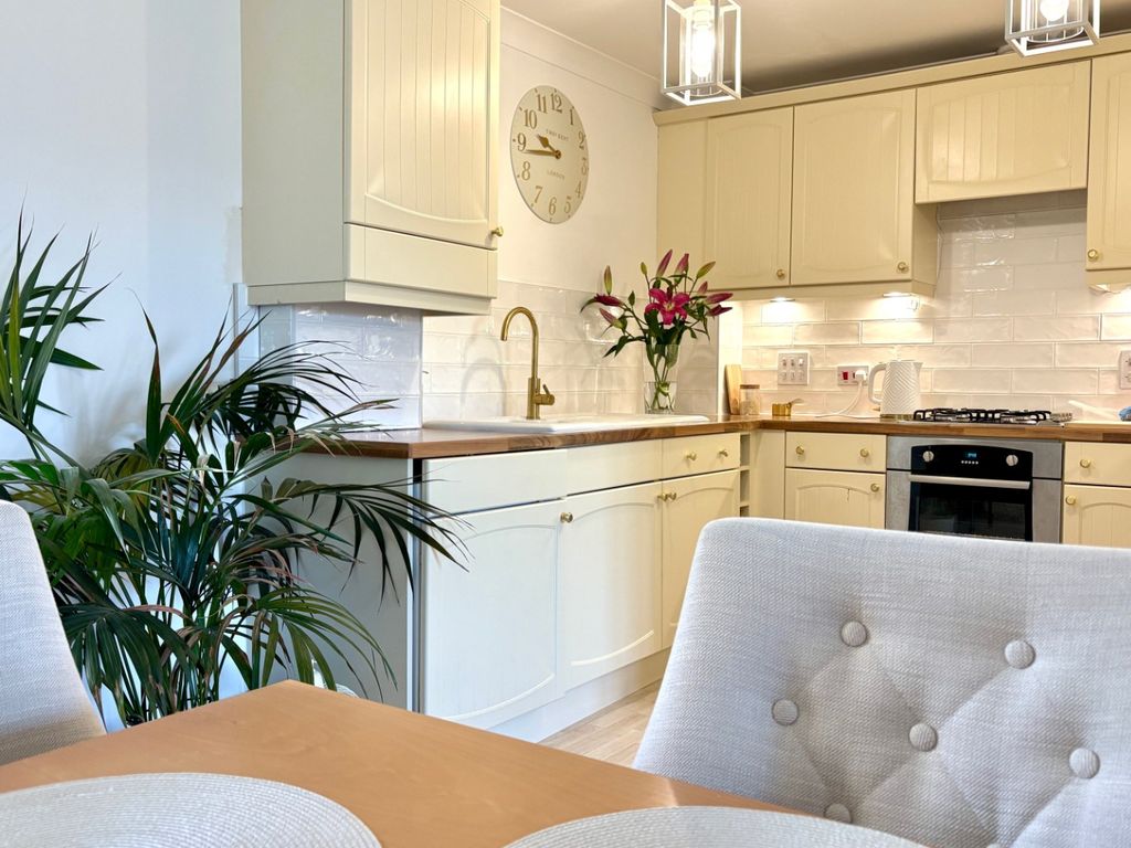 Property photo 3 of 13 5004575