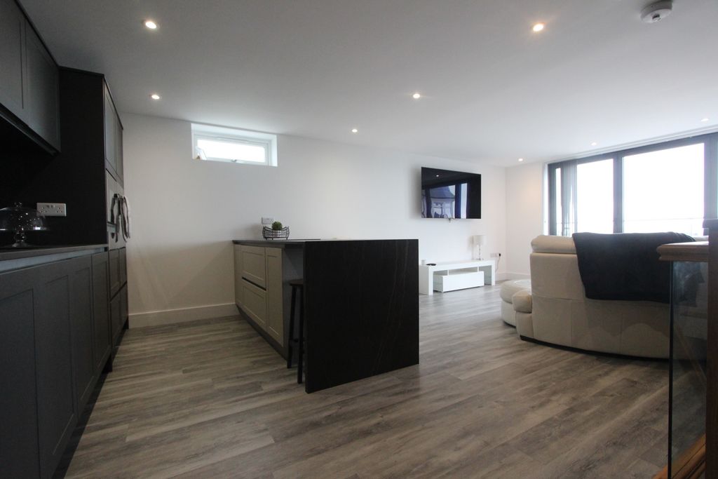 Property photo 3 of 17 Photo 21