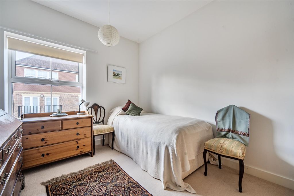 Additional image 12 of 2 bed flat for saleKing George's Drive, Liphook GU30