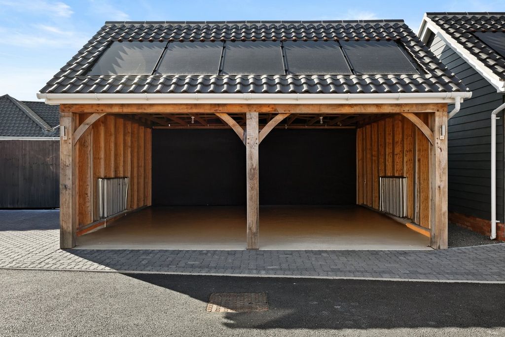 Property photo 2 of 23