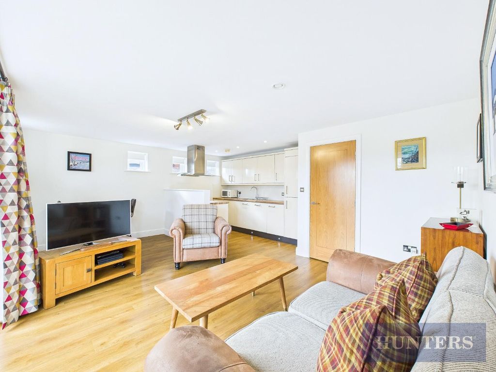 Property photo 2 of 18 Cam03407G0-Pr0547-Still014.Jpg