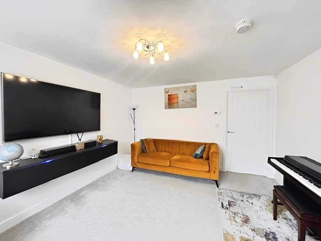 Property photo 2 of 19 Picture No. 10