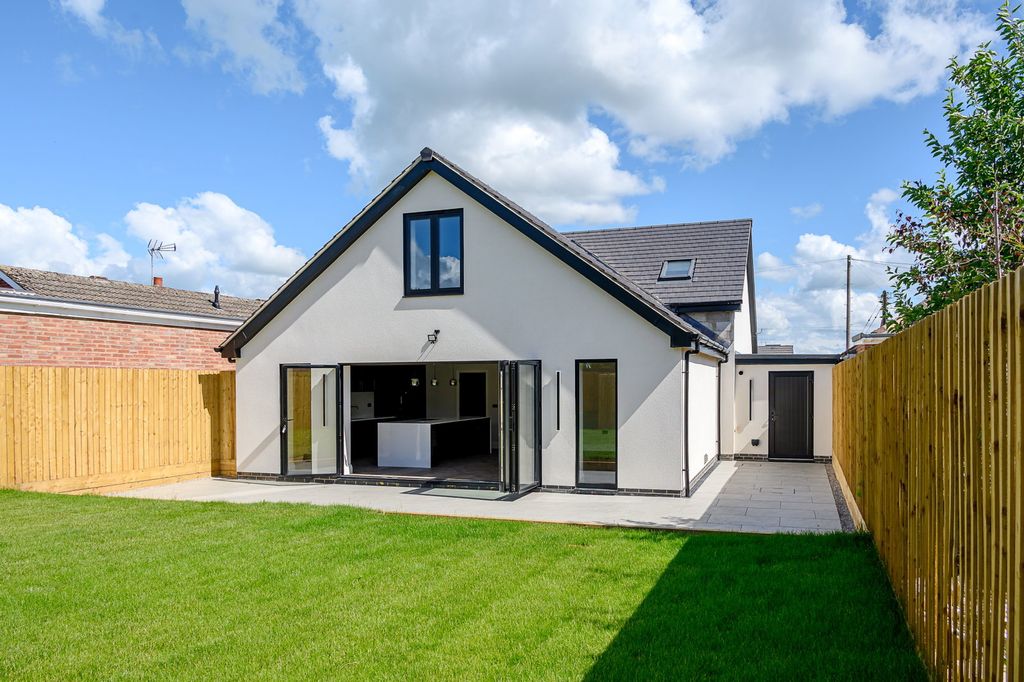Property photo 3 of 31