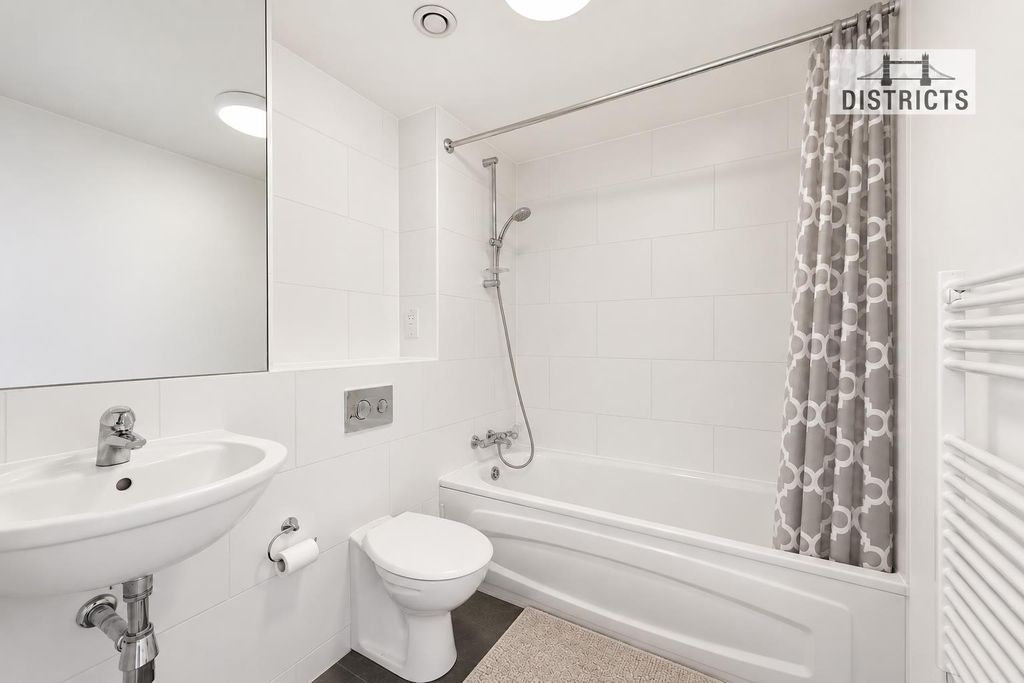 Property photo 3 of 10 Bathroom.Png