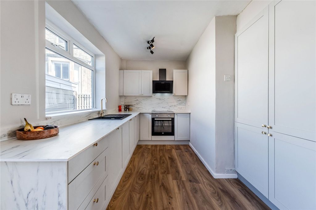 Property photo 2 of 17 Kitchen