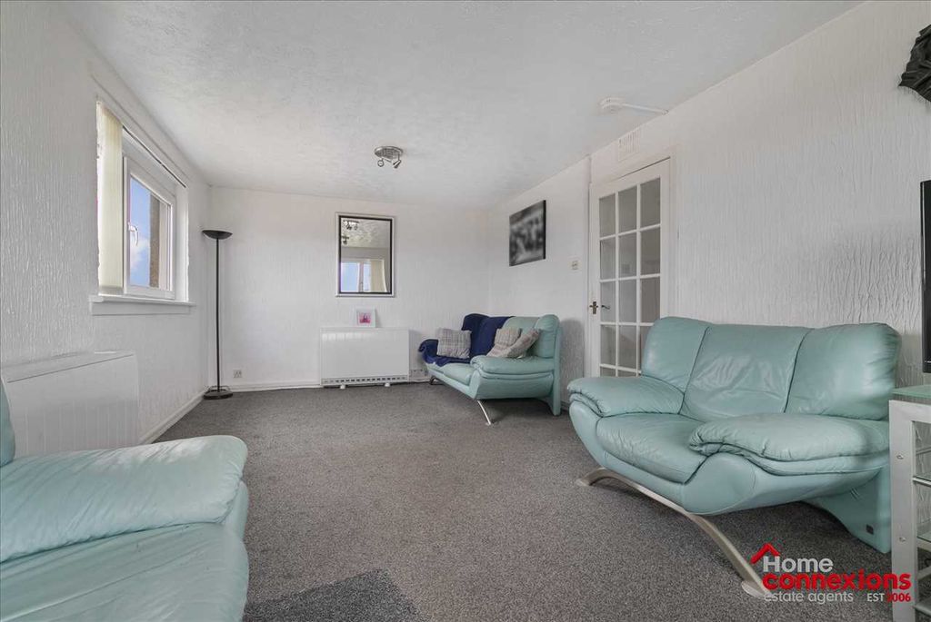 Property photo 3 of 17 Lounge Dining (2)