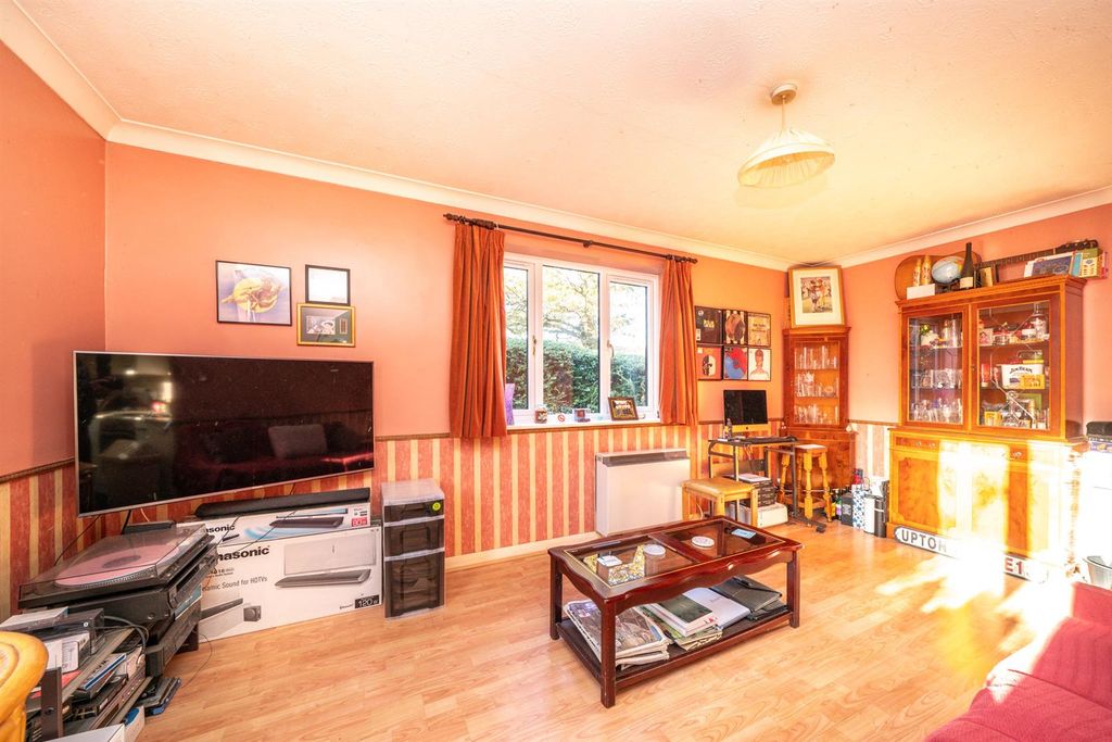 Property photo 2 of 13 Lounge