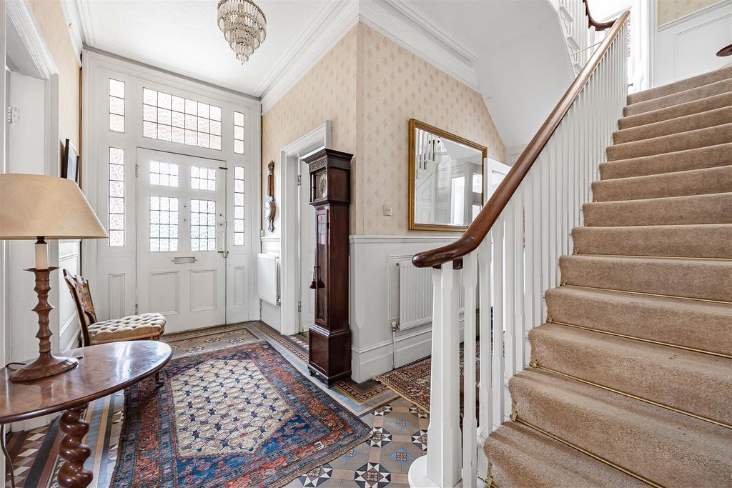 Property photo 2 of 27