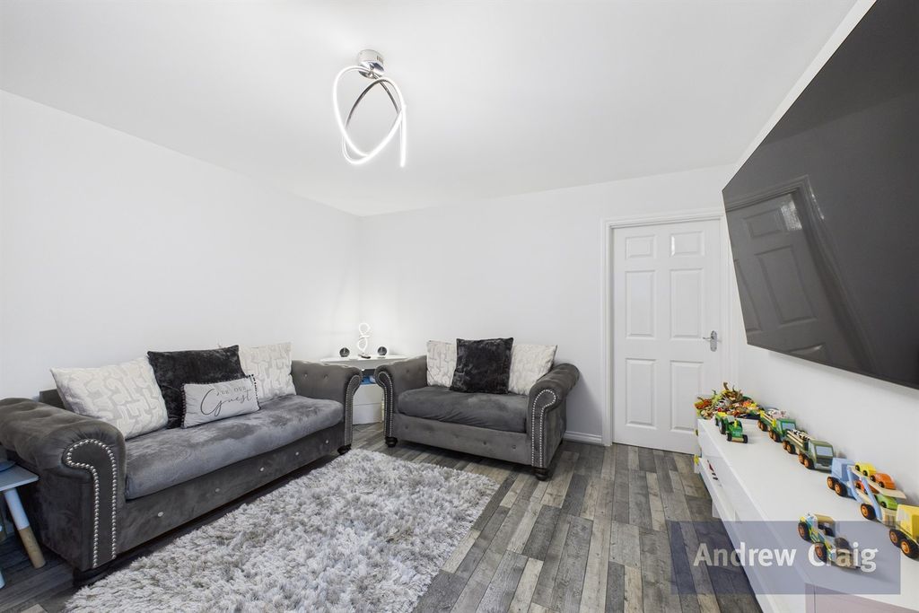 Property photo 2 of 8 Lounge