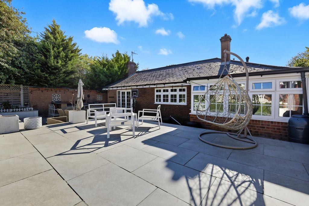 Property photo 2 of 28 Picture No. 39