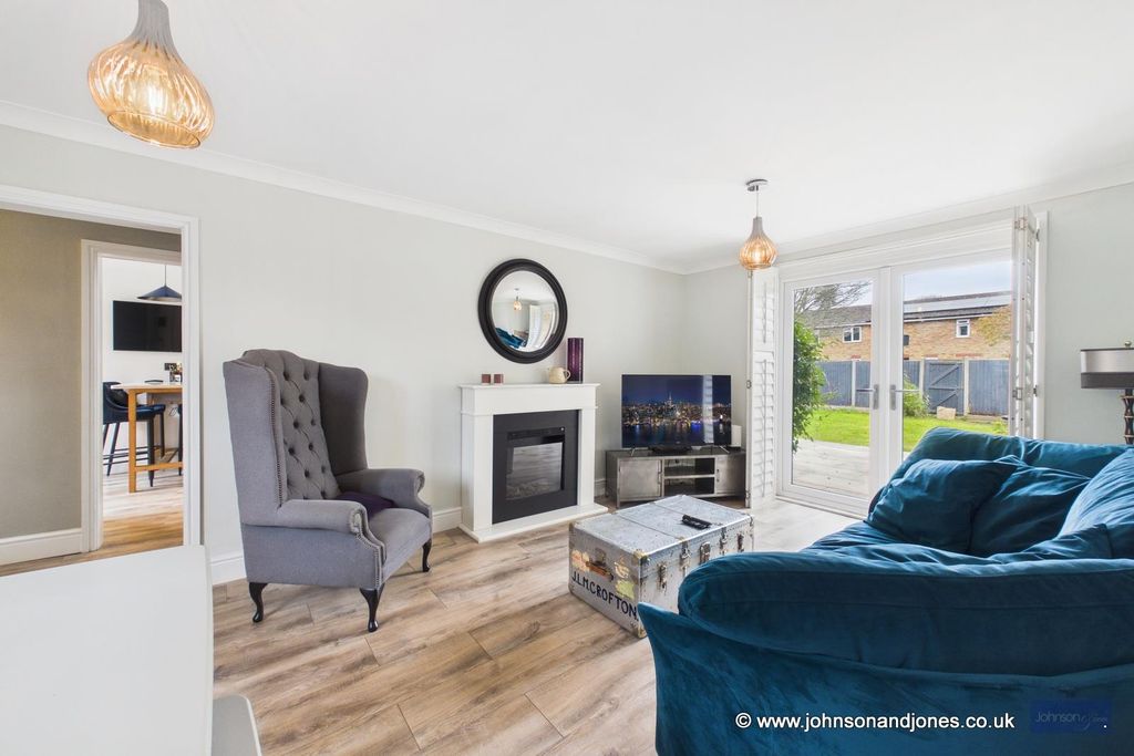 Property photo 2 of 24 2 Lounge.Jpg