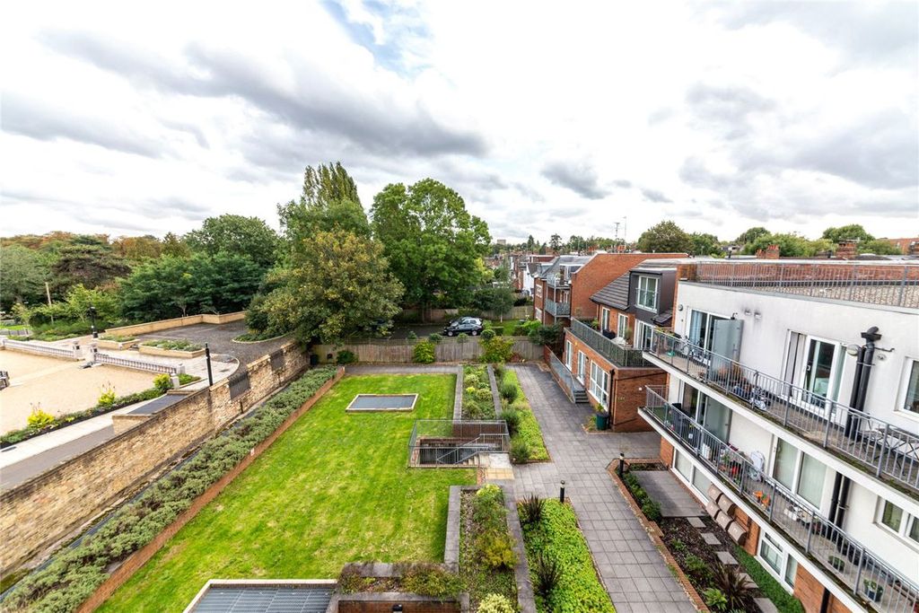 Property photo 2 of 9