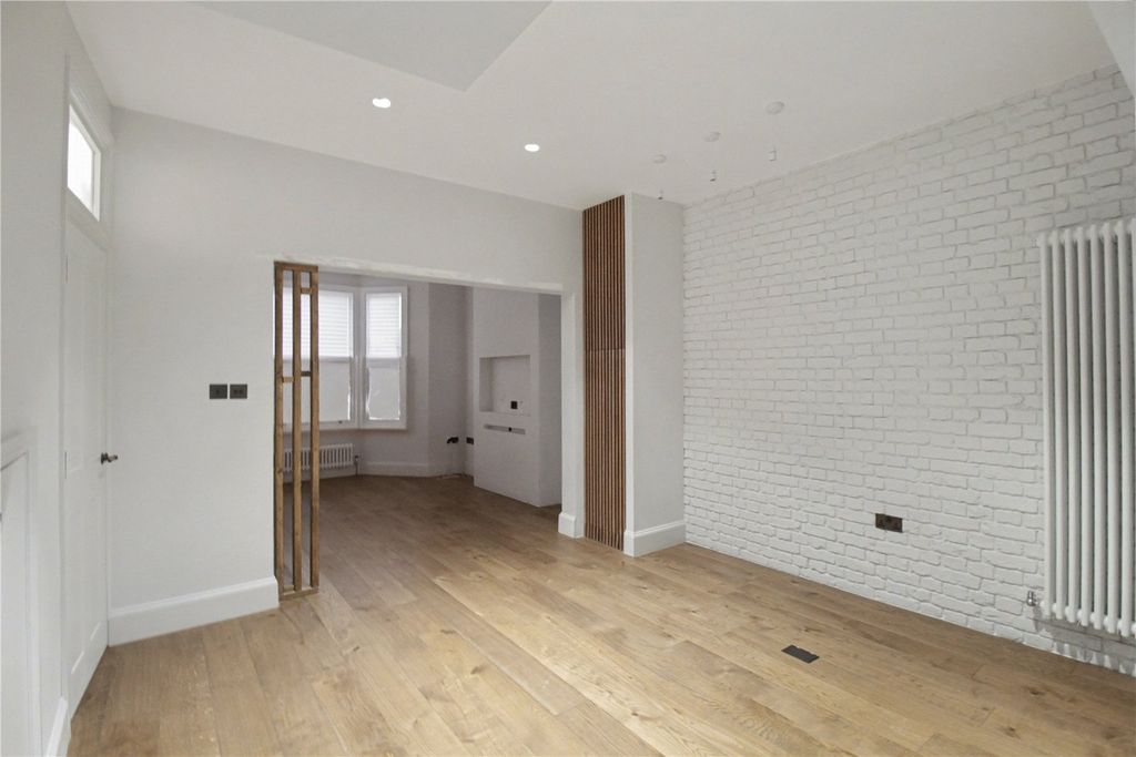 Property photo 3 of 10 Picture No. 05