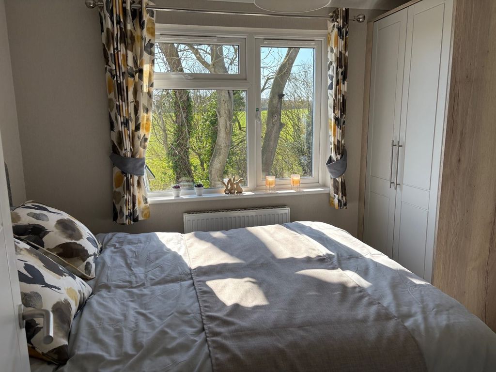 Property photo 2 of 6 Bed (1).Jpg
