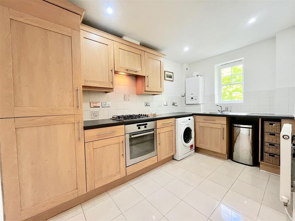 Property photo 3 of 7 Kitchen