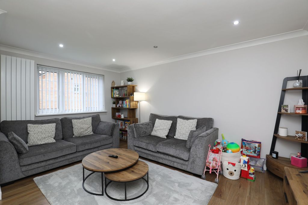 Property photo 2 of 21