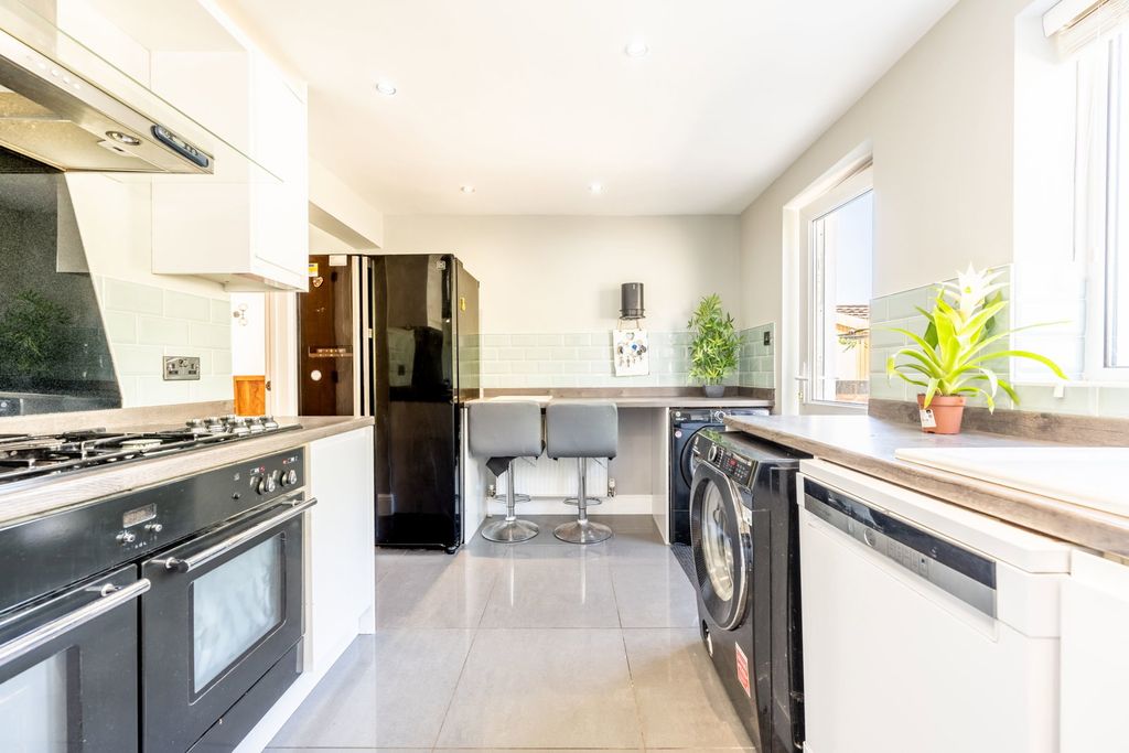 Property photo 3 of 36