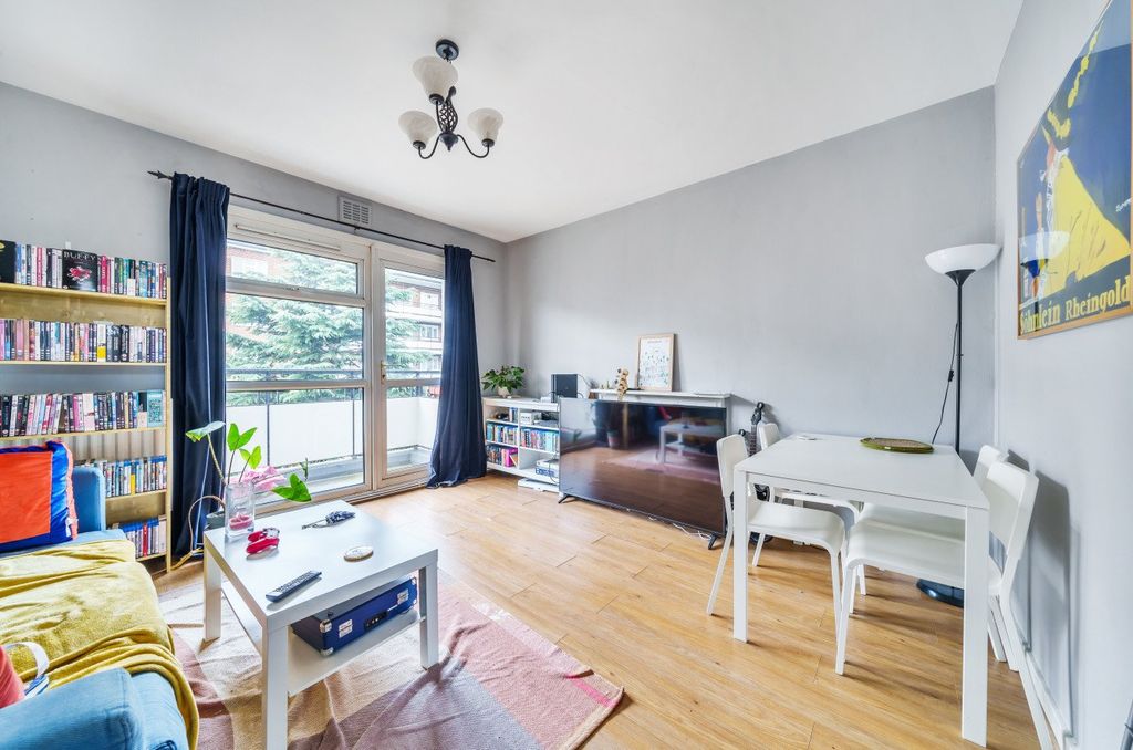 Property photo 1 of 18 Picture No. 05