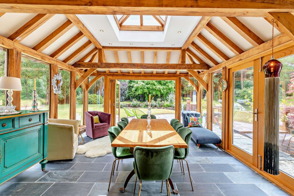 Property photo 2 of 21 Garden Room