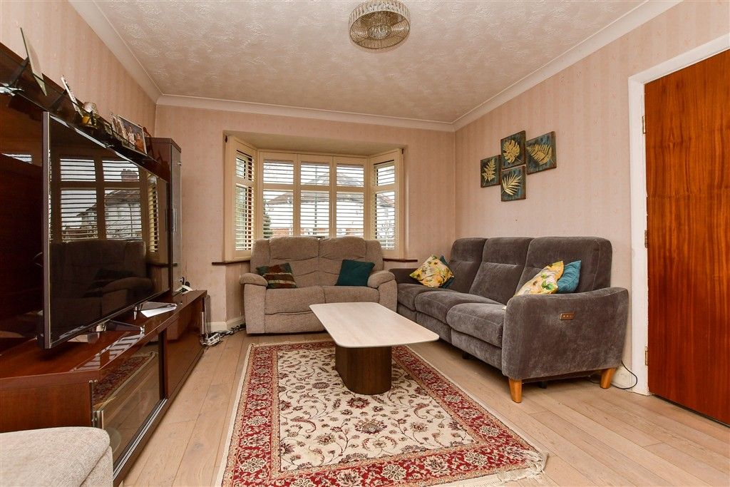 Property photo 3 of 15 Lounge