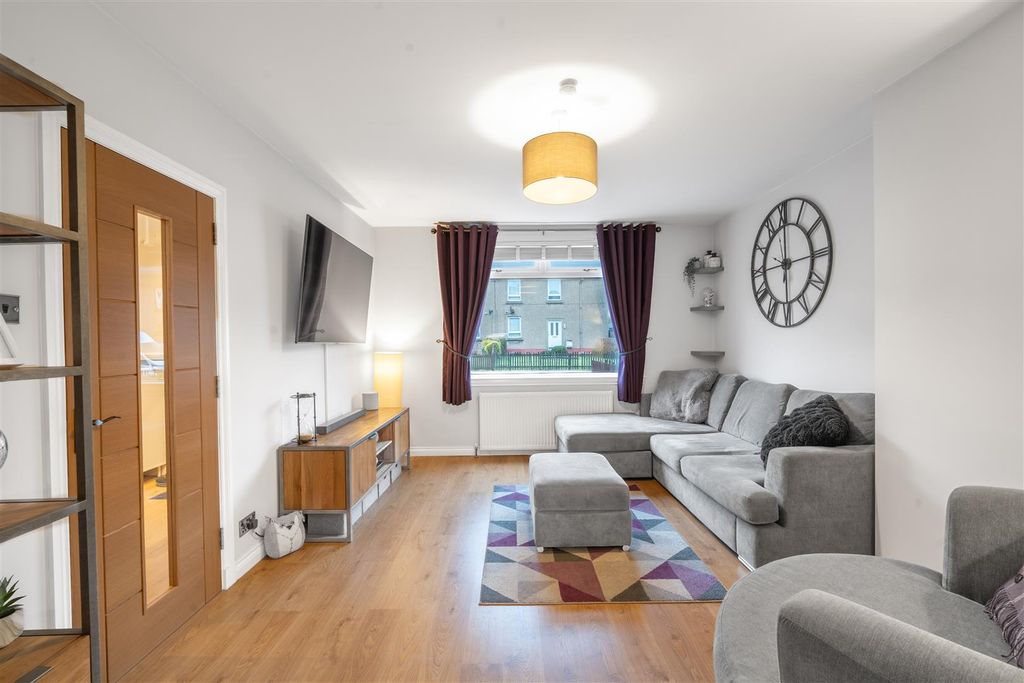 Property photo 3 of 18 Lounge-3.Jpg