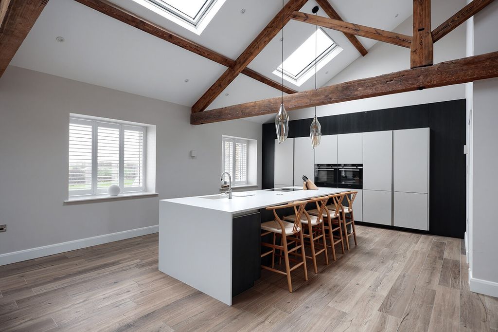 Property photo 3 of 32 4870515