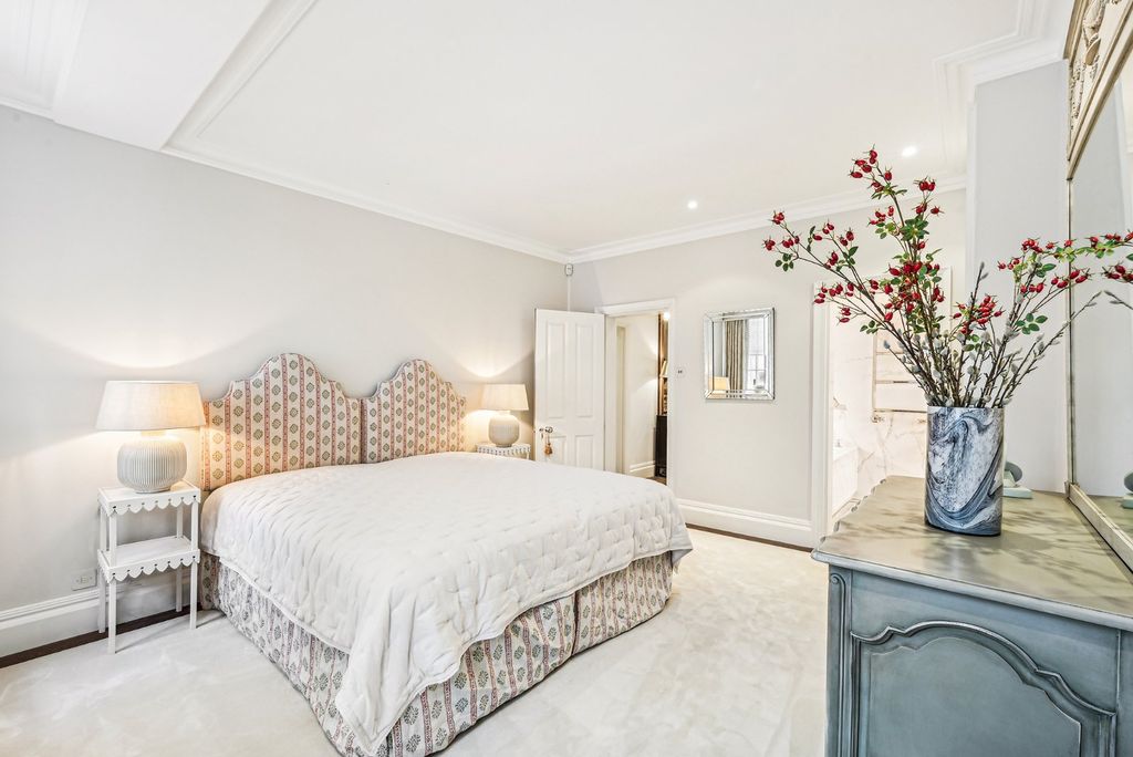 Property photo 3 of 15 Bedroom