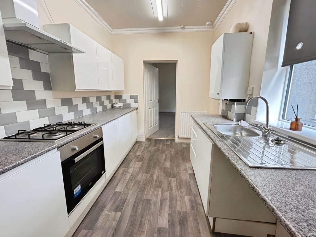 Property photo 2 of 12 Pbox-Kitchen-316770.Jpg