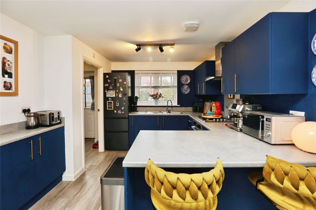 Property photo 3 of 23 Kitchen/Diner