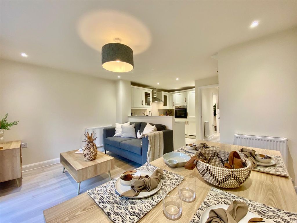 Property photo 2 of 26