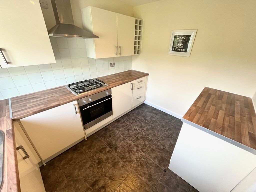 Property photo 2 of 11 Kitchen 2